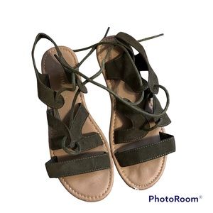◻️PRIMARK: Women’s size 8, army green lace-up tie sandals, preowned◻️